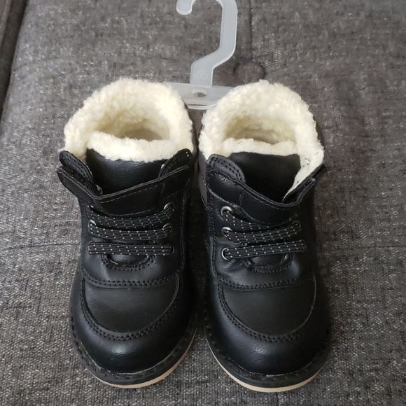 Old Navy Other - Adorable winter shoes for baby boy